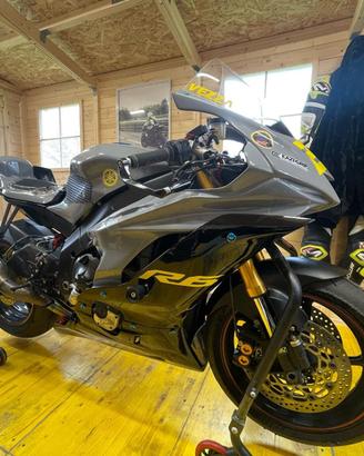 Yamaha R6