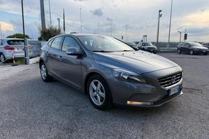 VOLVO V40 D2 Momentum