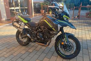moto Benelli TRK