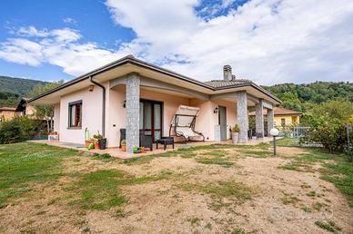 Villa di 210 m² con più di 5 locali a Grantola