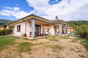Villa di 210 m² con più di 5 locali a Grantola