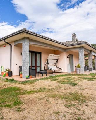 Villa di 210 m² con più di 5 locali a Grantola