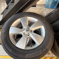 Cerchi più gomme Volvo XC40