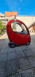 Scooter cabinato elettrico