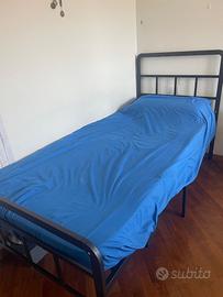 letto singolo e materasso, stile industriale