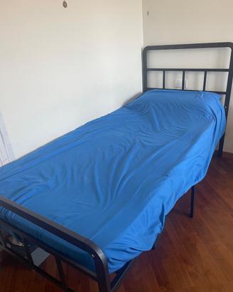 letto singolo e materasso, stile industriale