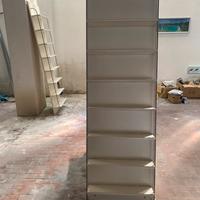 Porta oggetti con otto ripiani