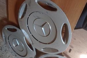 4 cerchioni in ferro con solo 3 copricerchioni