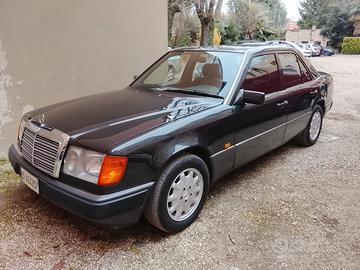 1990 Mercedes Benz W124  200 E