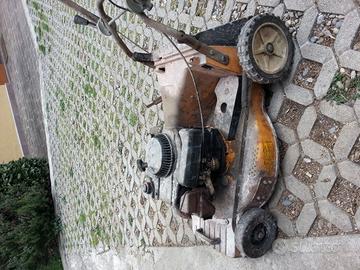 Macchinetta tagliaerba da sistemare