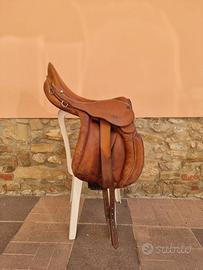 sella da cavallo in cuoio