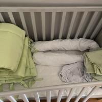 Lettino Ikea con materasso e lenzuola