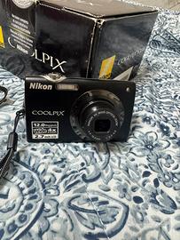 Fotocamera digitale Nikon Coolpix S3000 nera