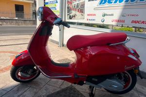 Vespa Primavera 125 EDEZIONE RED
