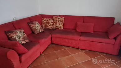 divano angolare rosso