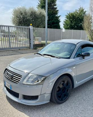 Audi TT 1.8T colore RS grigio nardo