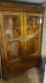 Mobile antico in legno