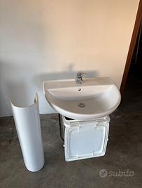 Lavabo con colonna e miscelatore