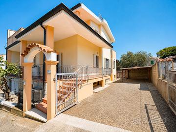 Meravigliosa villa a due passi dal mare