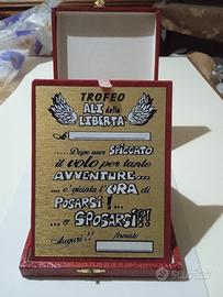 Cofanetto targa rosso e oro con frase