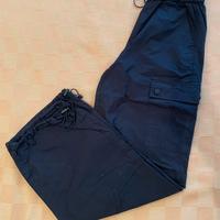 Pantaloni neri con tasconi