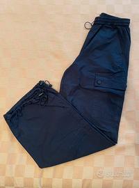 Pantaloni neri con tasconi