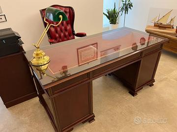 Scrivania e sedia in stile Royal Navy