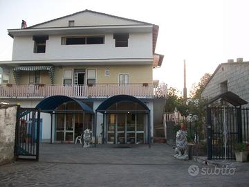 Villa a 2 km dal paese