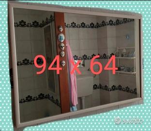 SPECCHIO CON CORNICE IN LEGNO BIANCO