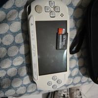 PSP bianca con custodia 