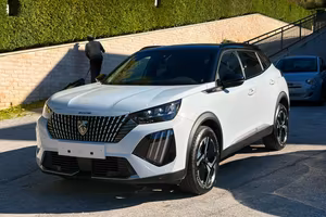 PEUGEOT 2008 PureTech 130 S&S EAT8 GT