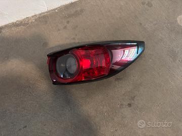 Faro posteriore sx mazda cx5 2019