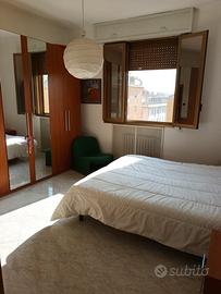 Stanza singola a ragazza