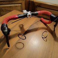 Leve Ultegra 10x2 con manubrio in carbonio 