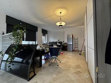 Locale commerciale arredato a Ponderano 57 m²