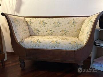 ANTICO DIVANETTO A BARCA