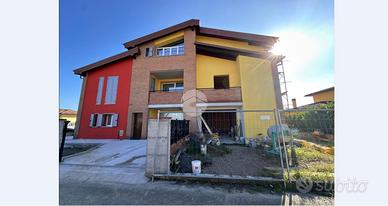 VILLA A SCHIERA A BRESCELLO