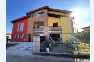 VILLA A SCHIERA A BRESCELLO