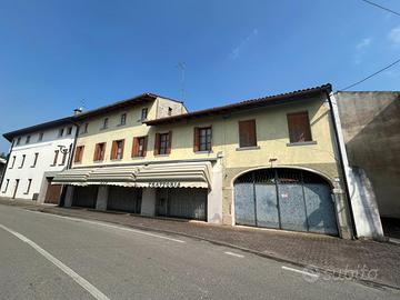 INTERO COMPENDIO IMMOBILIARE: TRASFORMALO IN UN...