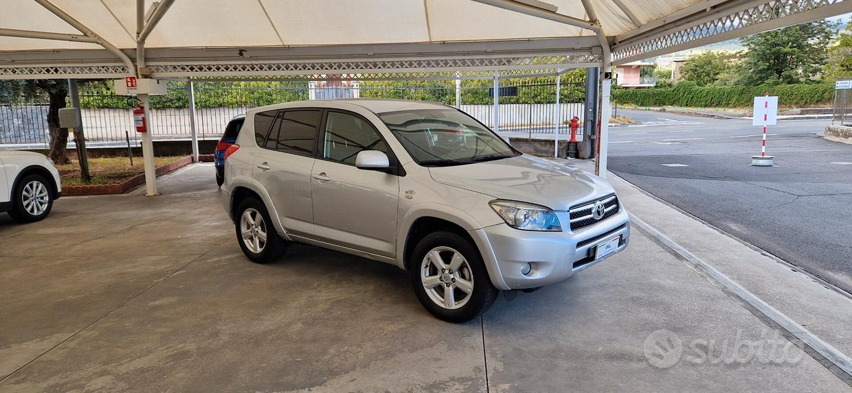 TOYOTA RAV4 3ª serie