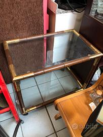 Tavolino carrello con ripiani in vetro