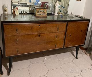 mobile in radica di noce