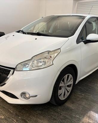 Peugeot 208 1.4 HDi 68 CV 5 porte Allure