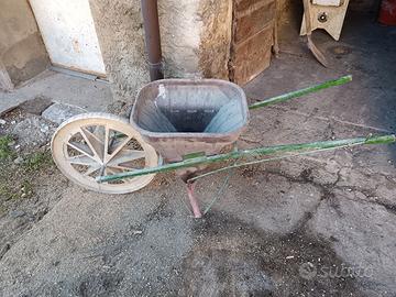 carriola spandiconcime