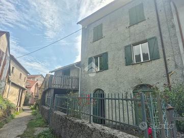 CASA SEMINDIPENDENTE A MONTOGGIO