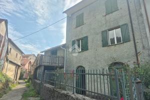 CASA SEMINDIPENDENTE A MONTOGGIO