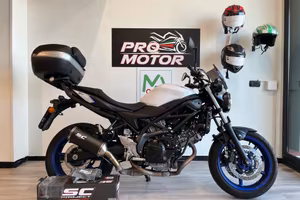 Suzuki SV 650 scarico SC Project e bauletto