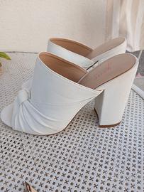 sabot in pelle e abbiglmento