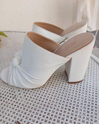 sabot in pelle e abbiglmento
