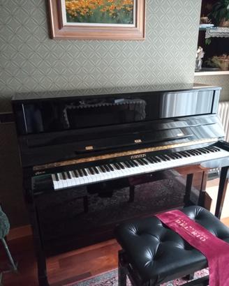Pianoforte verticale a muro